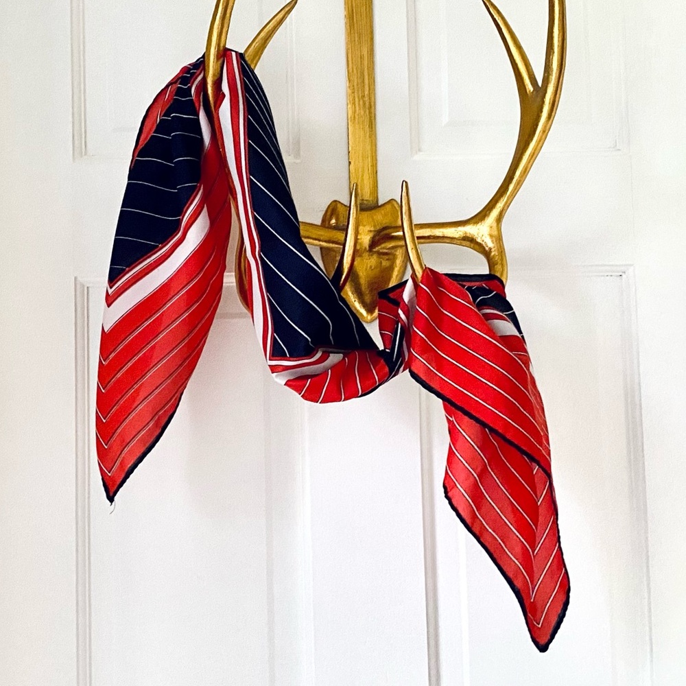 Leonardi Red and Navy Sarf